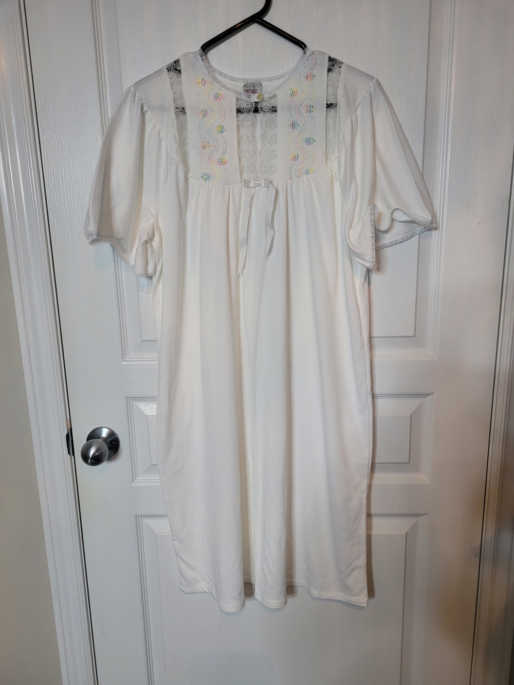 Vintage White Embroidered Nightgown with Lace Yoke New Size LG